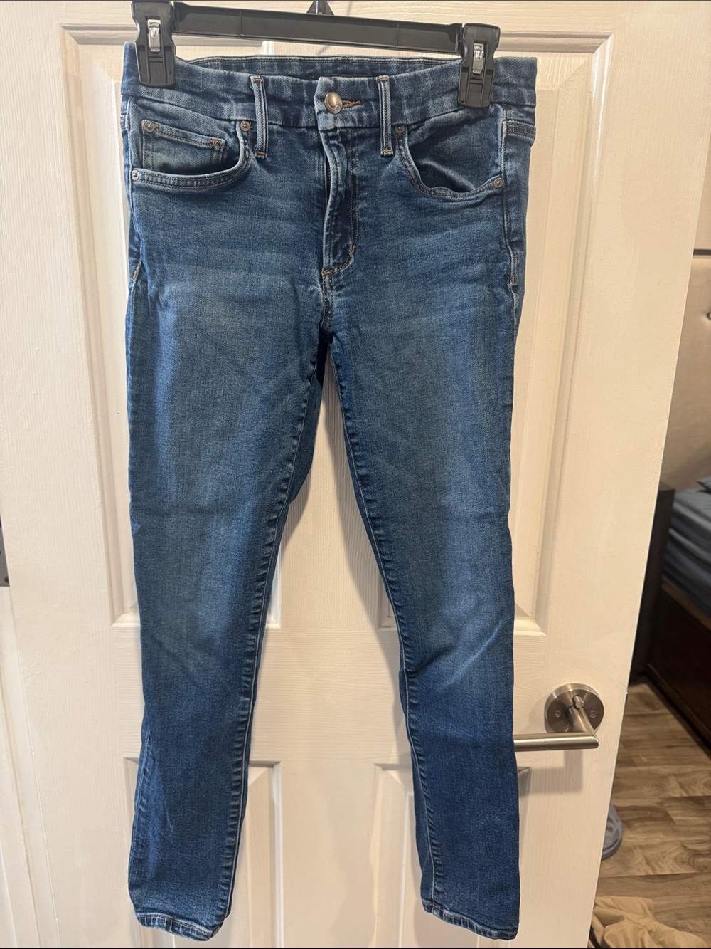 Joe's Jeans Slim Skinny in Medium Blue Wash size 26